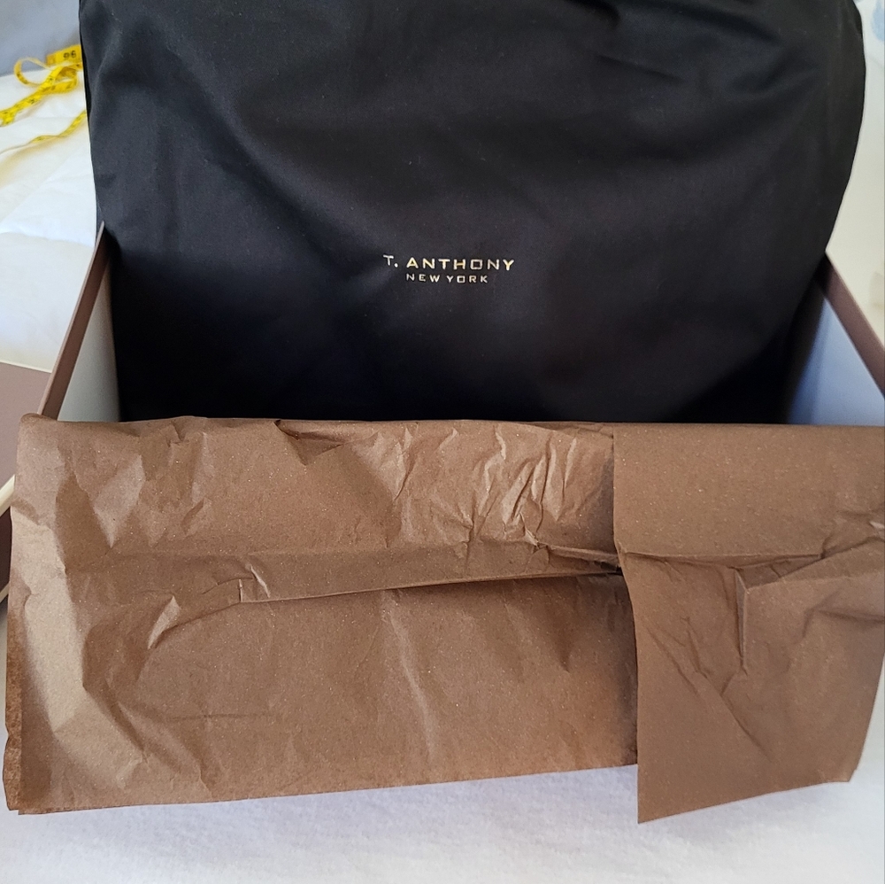 ⚜️NEW! $300. T. ANTHONY Black Tote W/ Handles & Crossbody Strap BOX & BAG - Picture 8 of 15